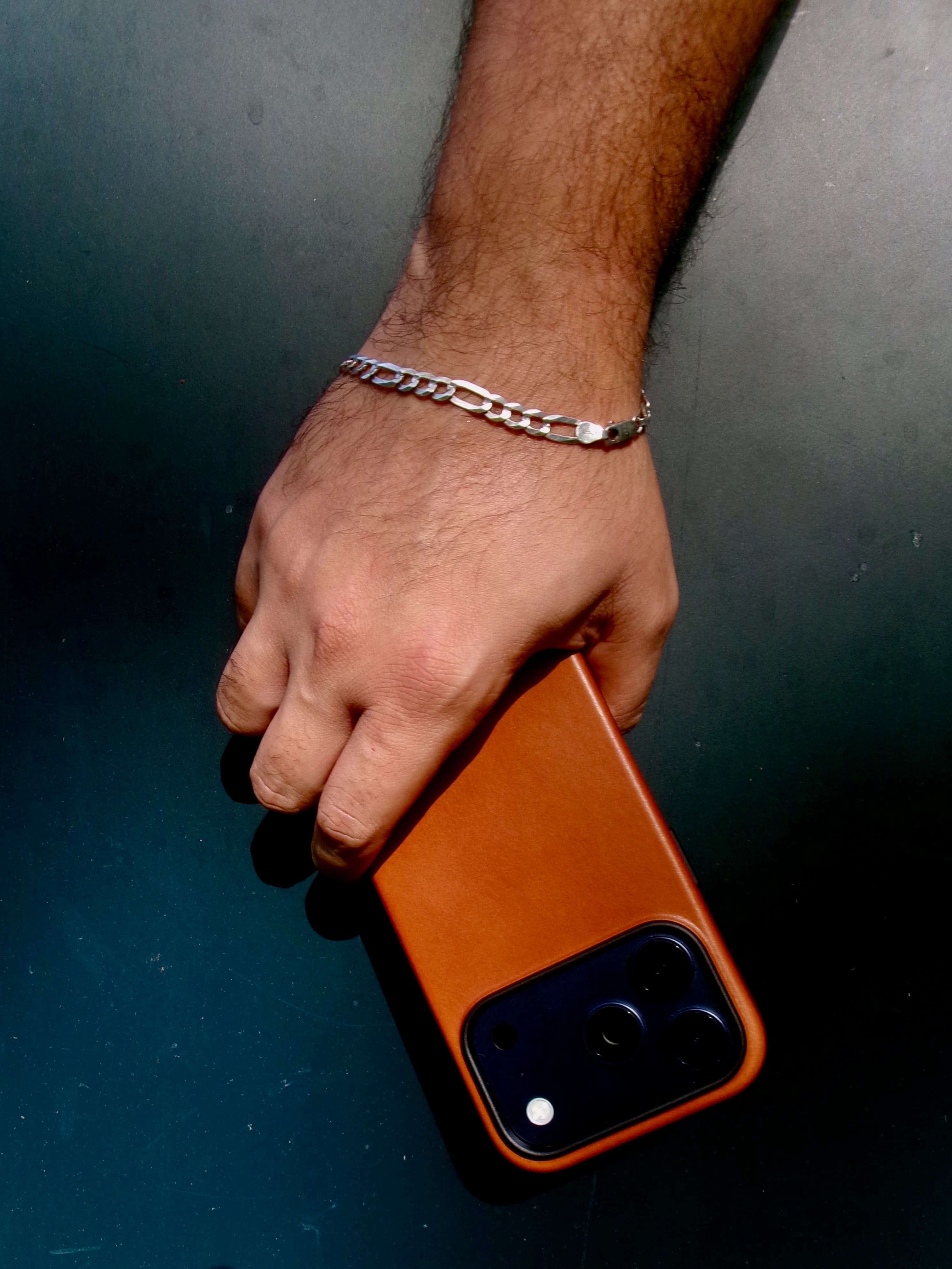 Funda ANCON Desert Tan — en uso diario