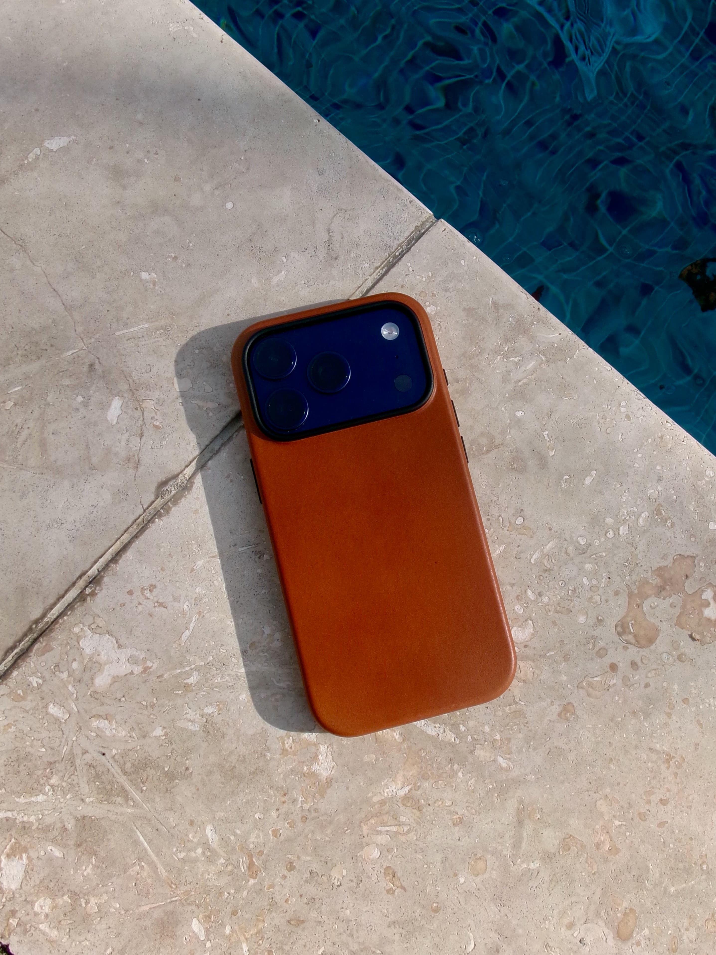 Funda ANCON Desert Tan — cuero full-grain para iPhone 17 Pro
