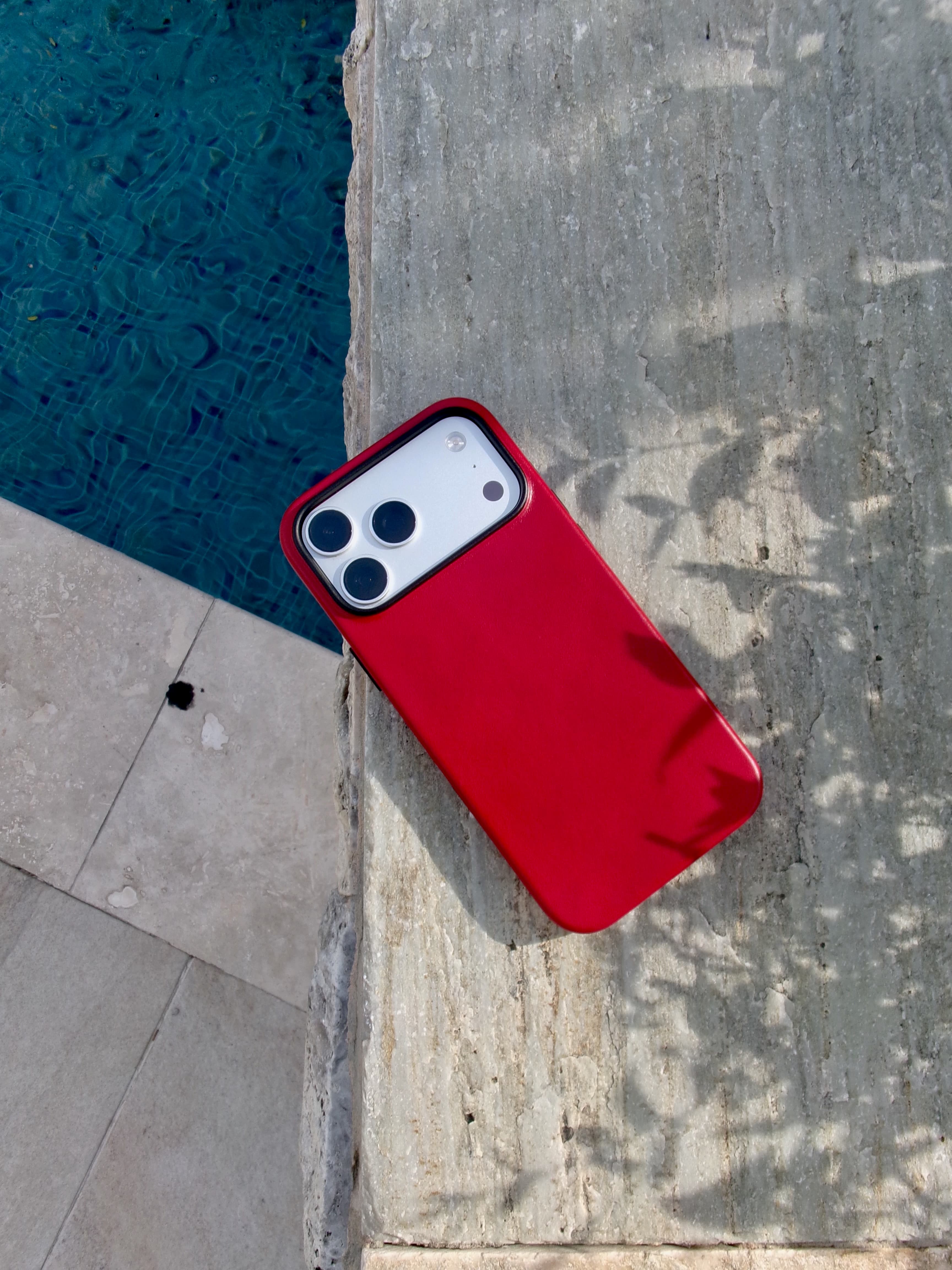 Funda ANCON Panama Red — en uso diario